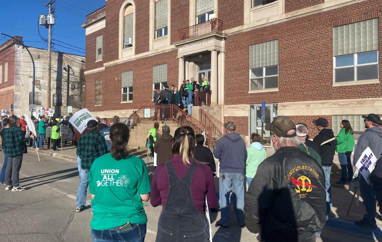 AFSCME 65 Executive Director Shannon Douvier addresses hundreds of union members outside the Virginia City Council. 