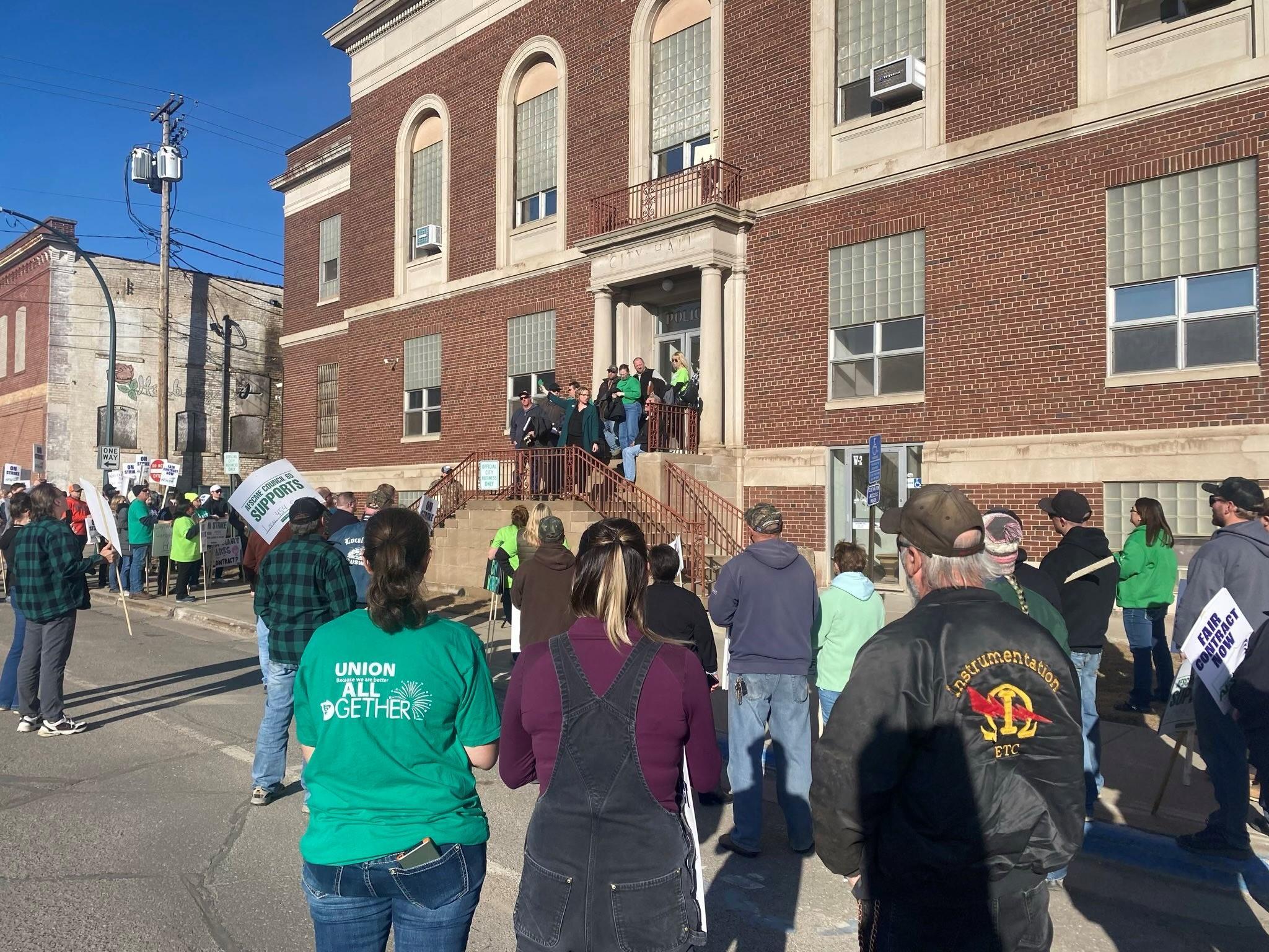 AFSCME 65 Executive Director Shannon Douvier addresses hundreds of union members outside the Virginia City Council. 