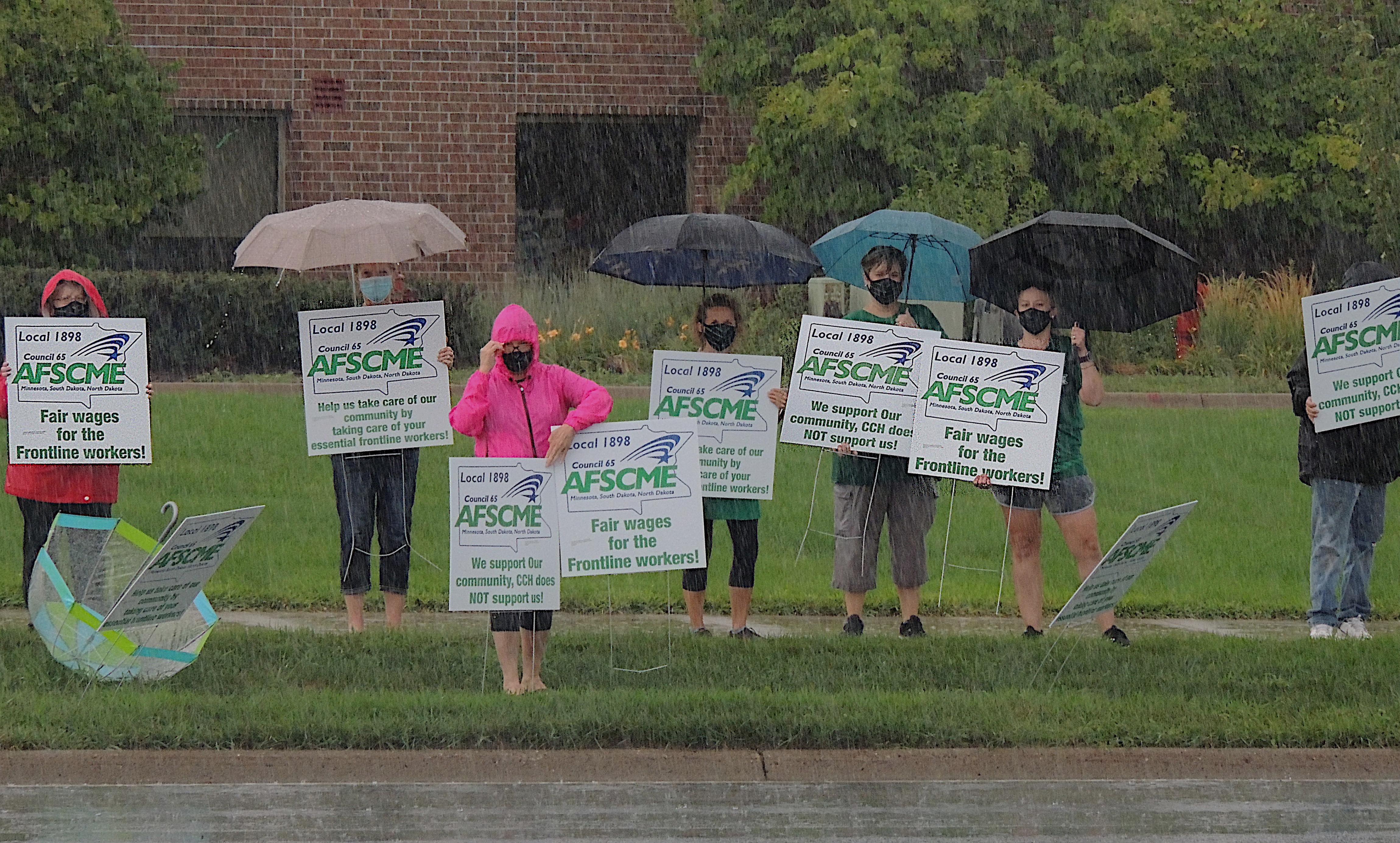 AFSCME 65 members hold an informational picket.